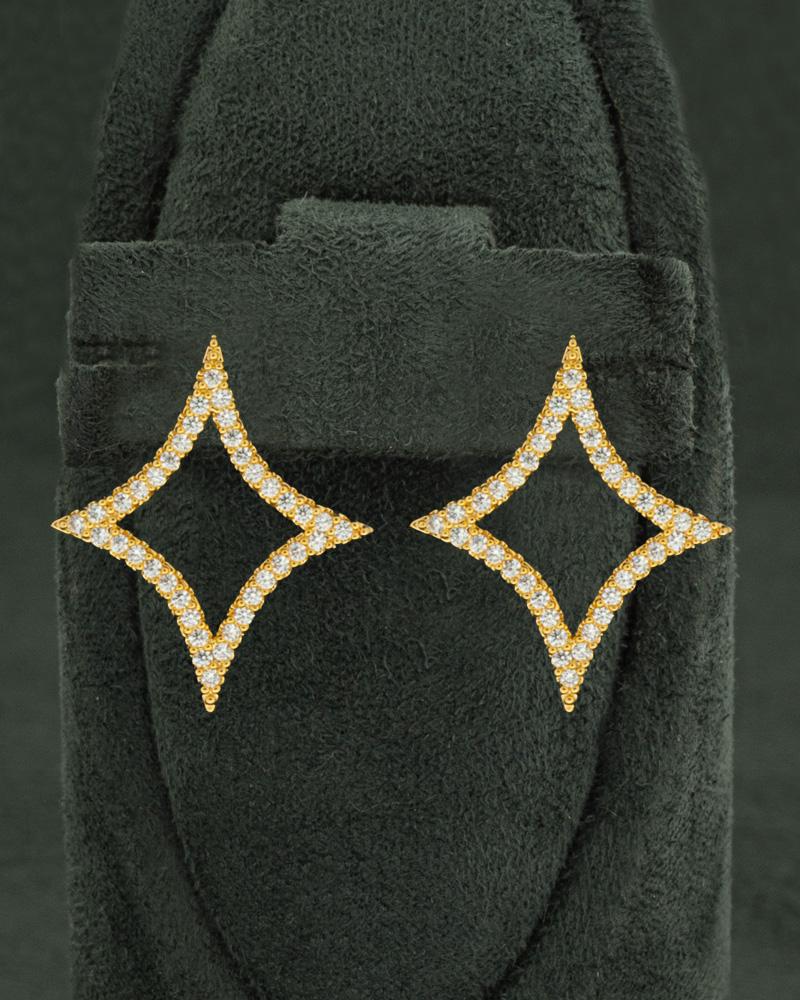 أقراط ذهبية ناعمة للنساء  بتصميم فاخر