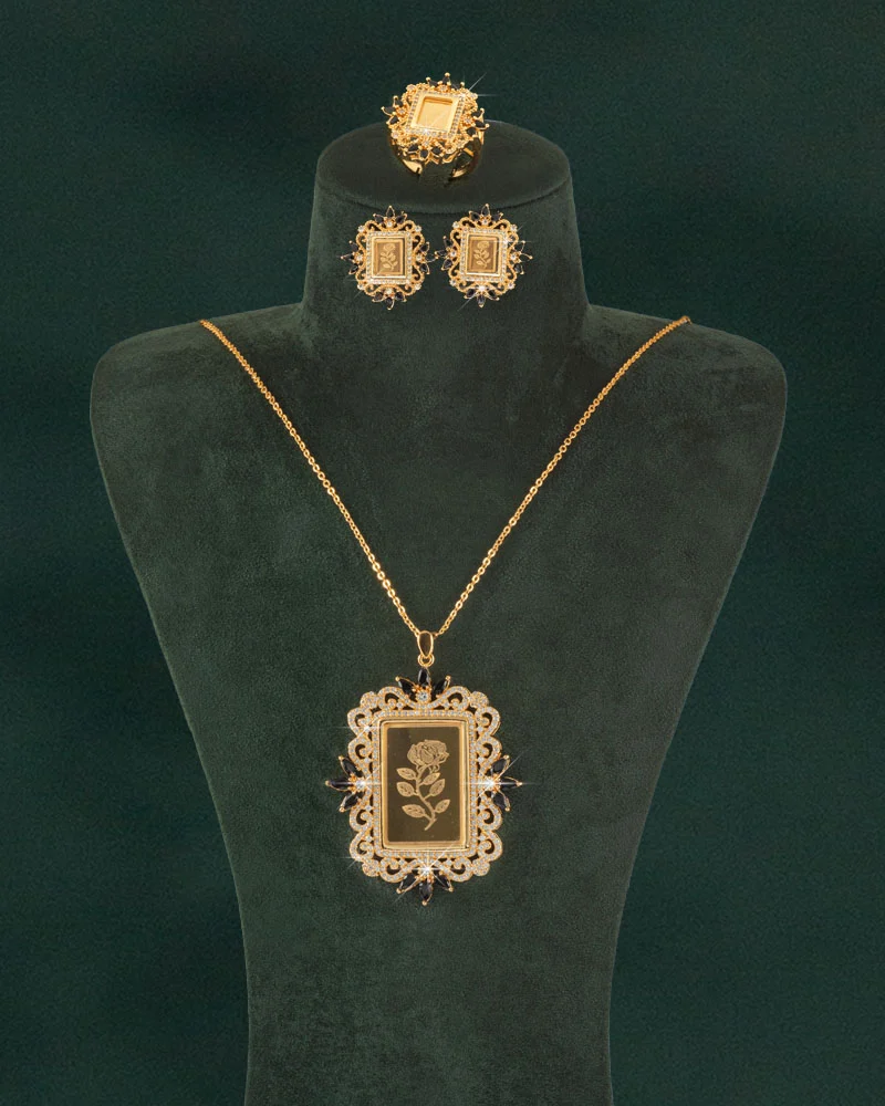 طقم مجوهرات ذهبي بلمعة الألماس مع ساعة ذهبية