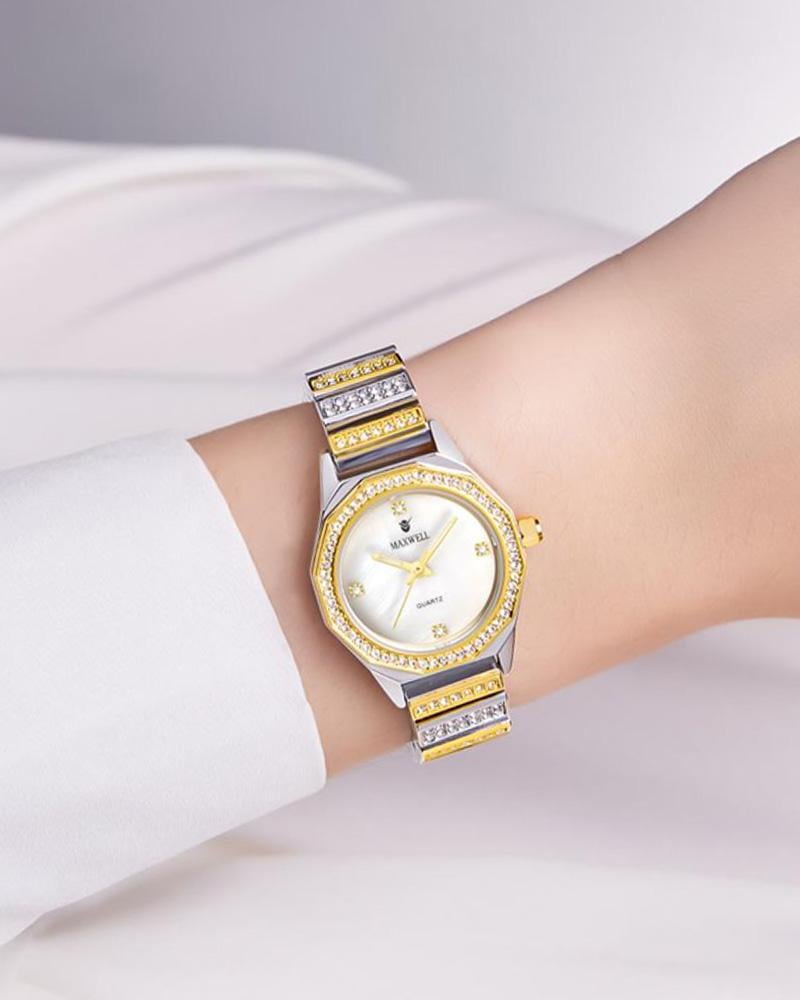 ساعة يد للنساء تصمم ذهبي فضي بمينا ابيض