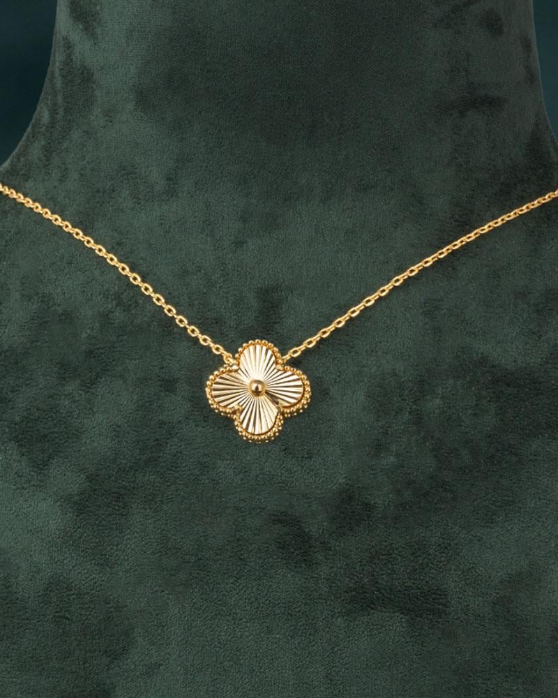 طقم وساعة بتصميم عالمي مركب لون ذهبي