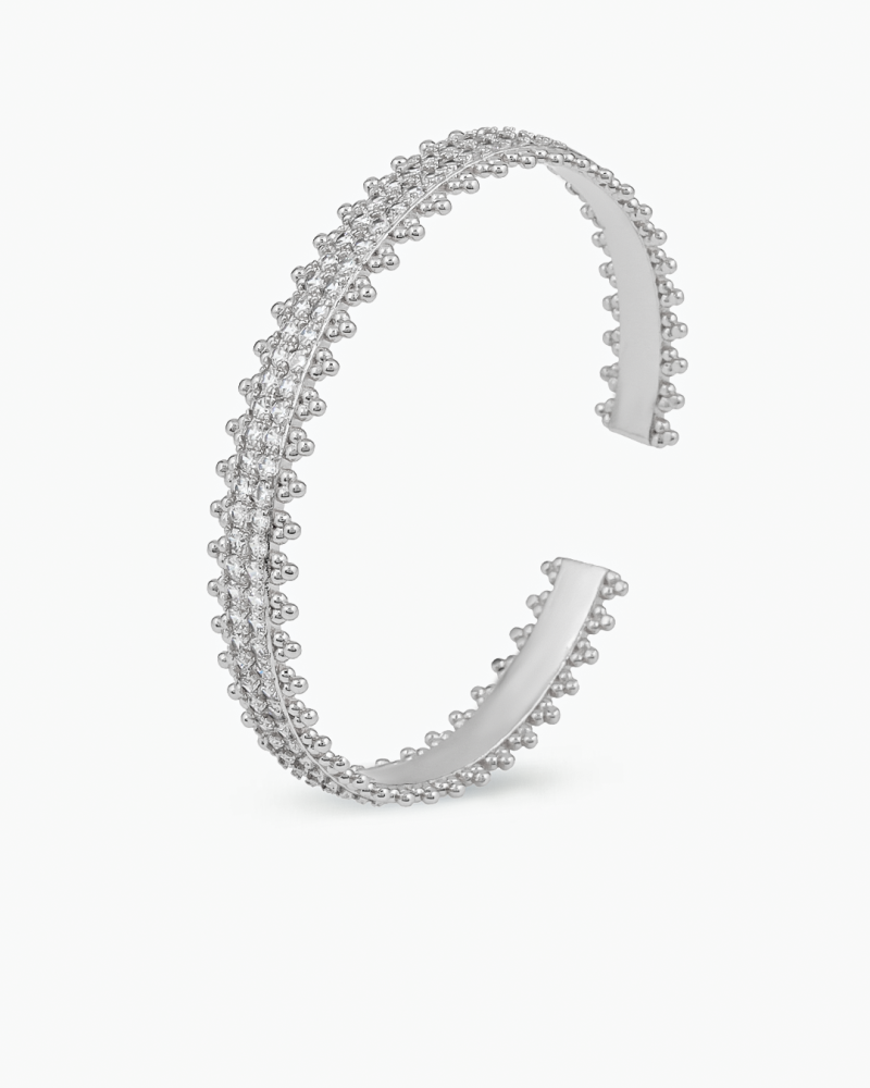 طقم اسوارة  وخاتم لون فضي مزخرف بفصوص من الزركون اللامع