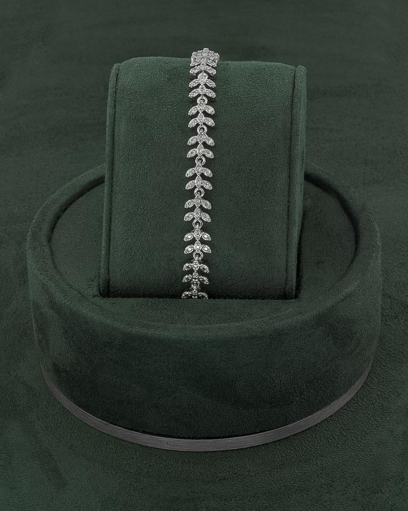 طقم زركون بتصميم عصري أنثوي