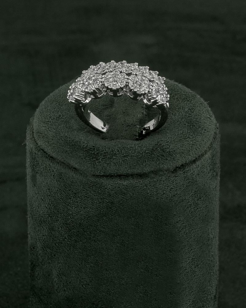 طقم زركون للنساء محلى بفصوص الزركون