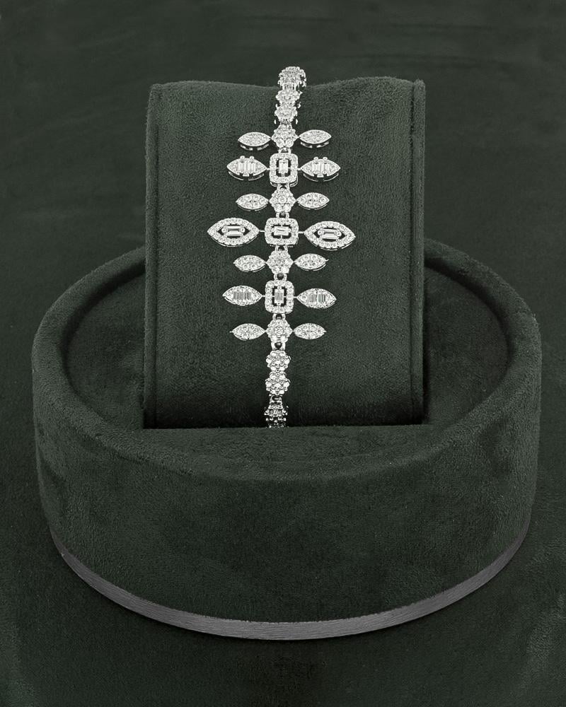 طقم نسائي فضي عريض فاخر بالزركون الفضي