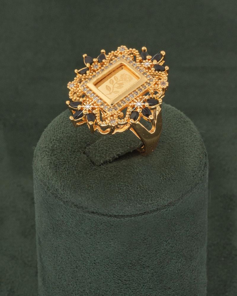 طقم مجوهرات ذهبي بلمعة الألماس مع ساعة ذهبية