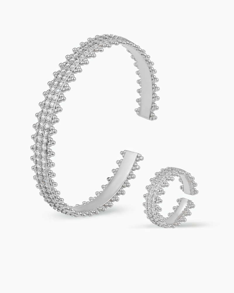 طقم اسوارة  وخاتم لون فضي مزخرف بفصوص من الزركون اللامع