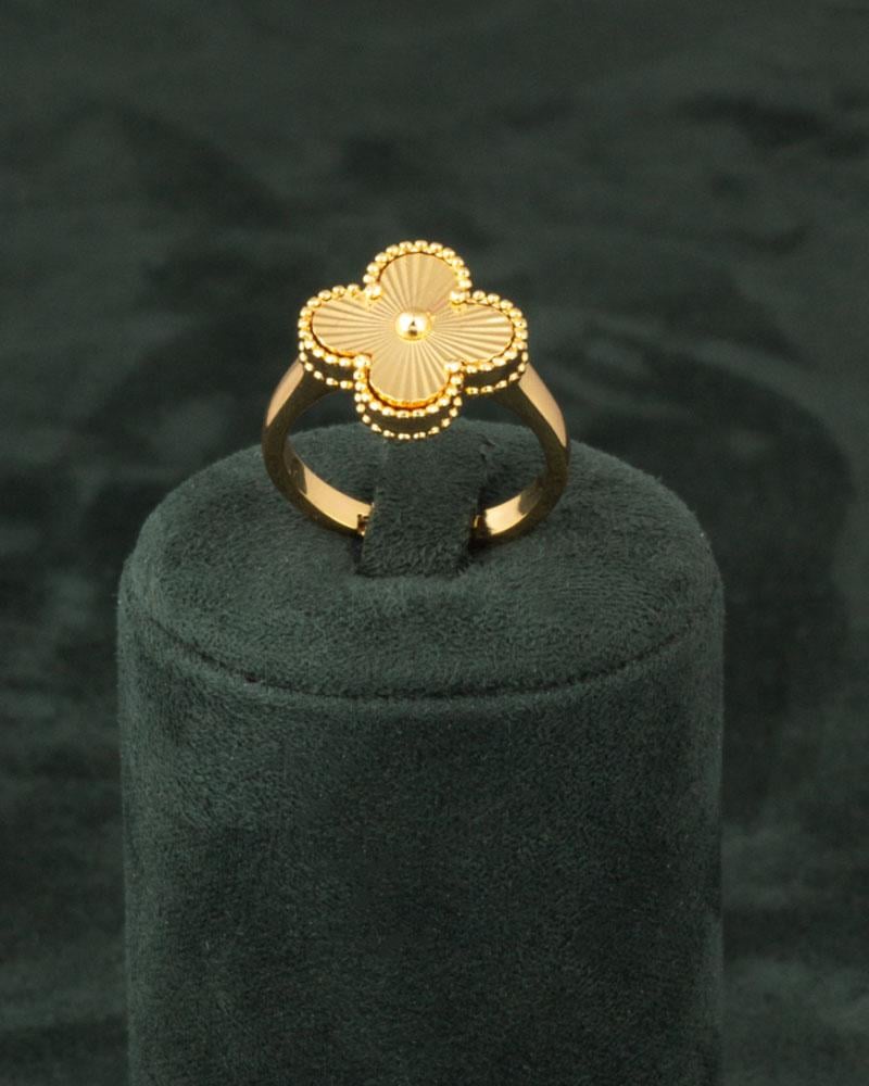 طقم وساعة بتصميم عالمي مركب لون ذهبي