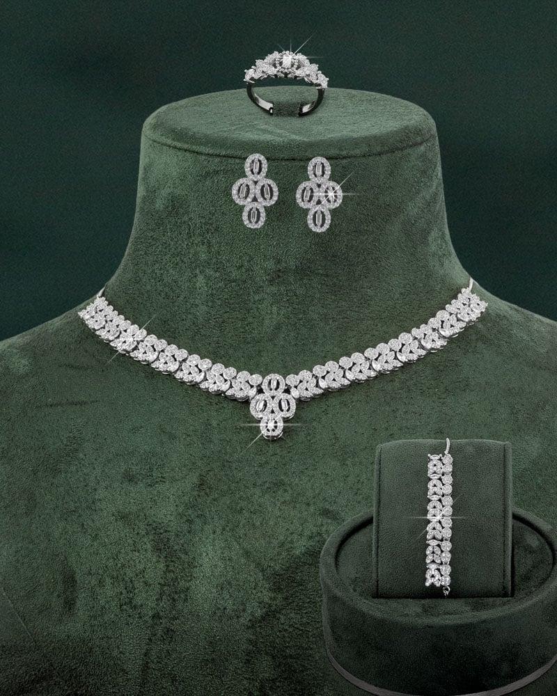 تشكيلة راقية تتكون من طقم زركون فاخر مع ساعة بتصميم أنيق