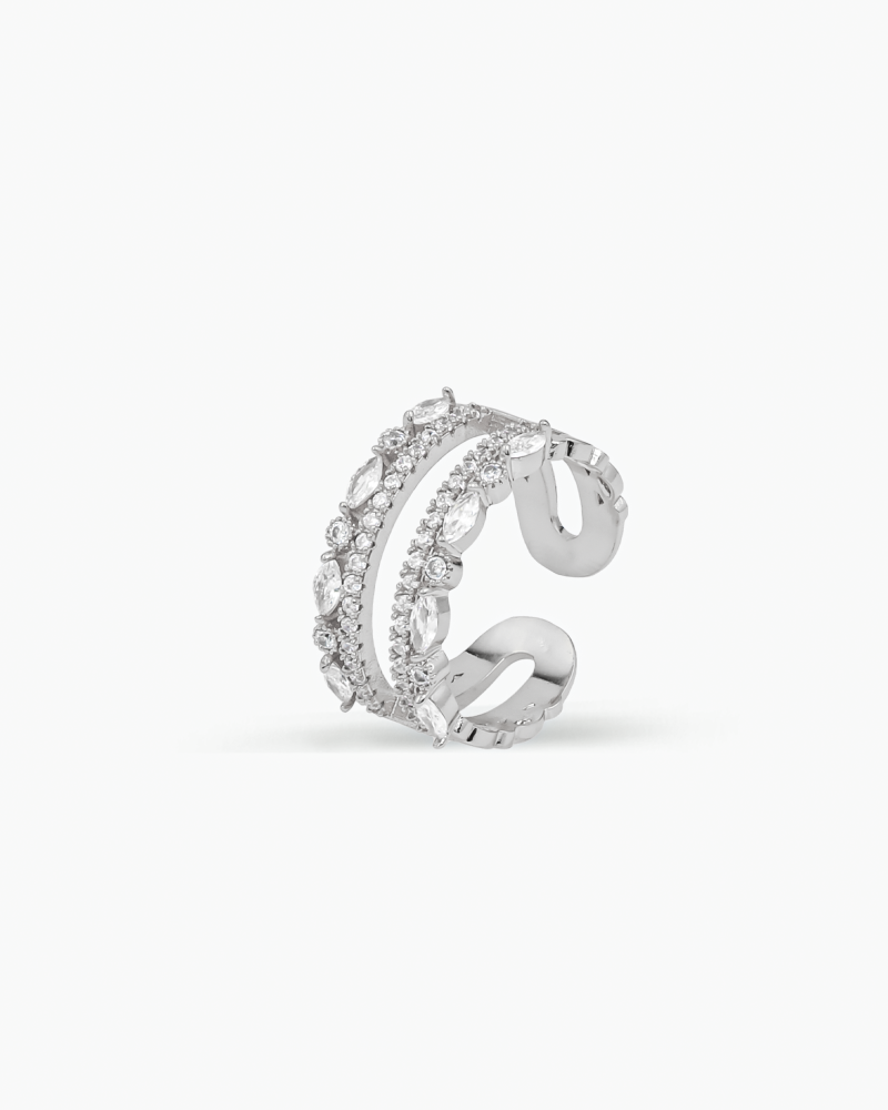 طقم اسوارة  وخاتم لون فضي مزخرف بفصوص من الزركون اللامع