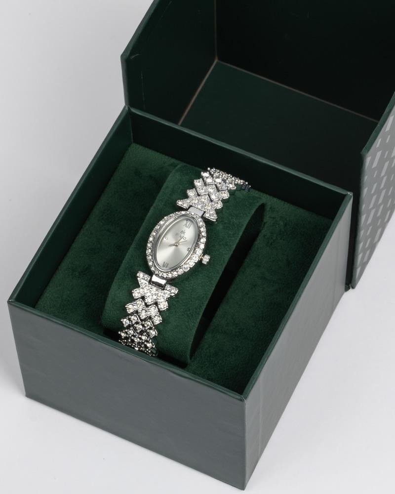 بكج الأناقة الملكية – طقم مرصع وساعة راقية متناغمة