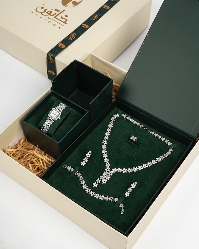 بكج وردة الياسمين- طقم فاخر مرصع مع ساعة أنيقة