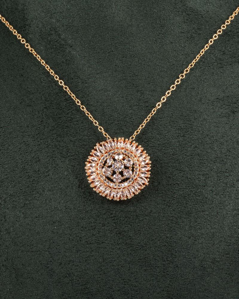 طقم مجوهرات ذهبي ناعم