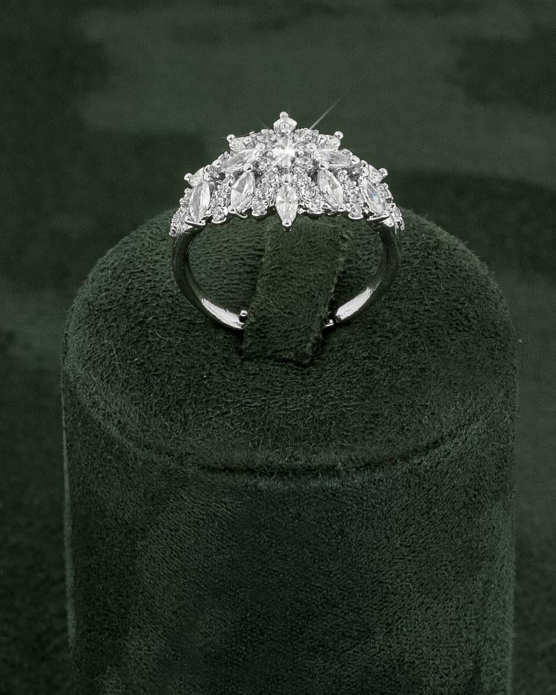 طقم زركون فاخر مزين بلمعة الألماس للمناسبات