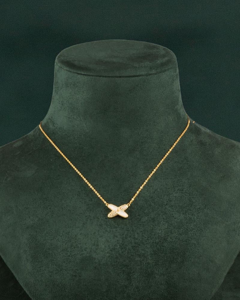 سلسال ذهبي بتصميم المشبك حرف x