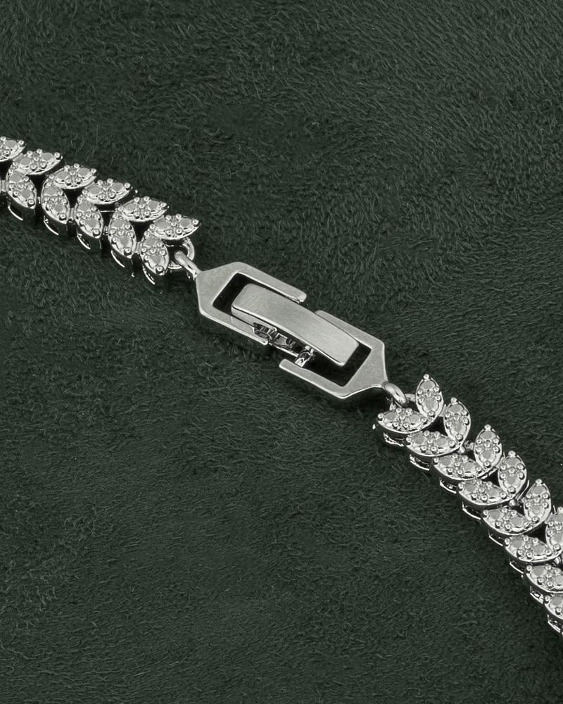 طقم اكسسوار فضي للنساء مزين بقصوص الزركون