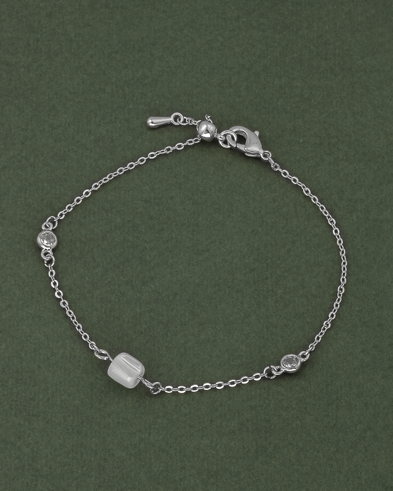 اسوارة يد نسائية مزينة باللؤلؤ والزركون