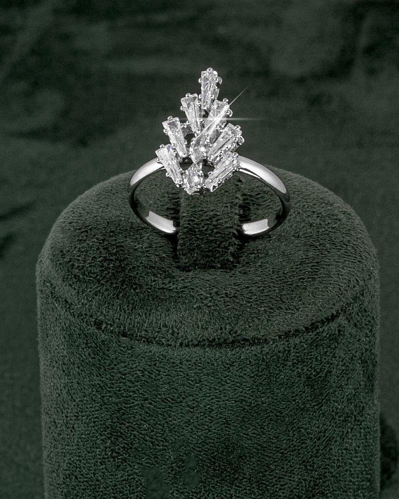 طقم مجوهرات مميز بشلالات متدلية مزينة بالزركون اللامع للمناسبات