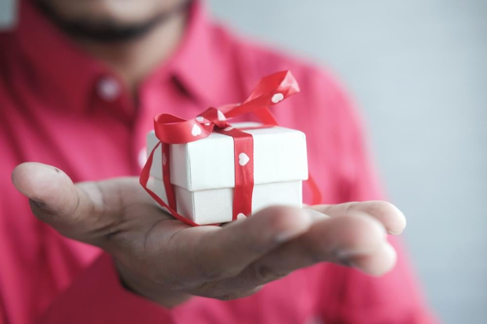 أفضل هدايا عيد ميلاد للنساء: أفكار مُلهمة تُناسب جميع الأذواق
