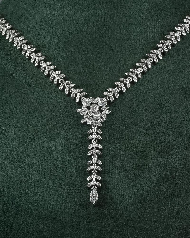 طقم زركون بتصميم عصري أنثوي