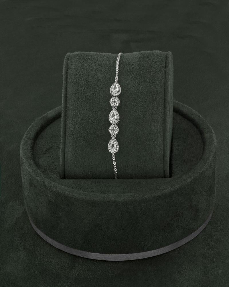 طقم شوكر نسائي مرصع بحبات الزركون الماسية