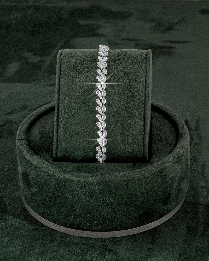 طقم مجوهرات مميز بشلالات متدلية مزينة بالزركون اللامع للمناسبات