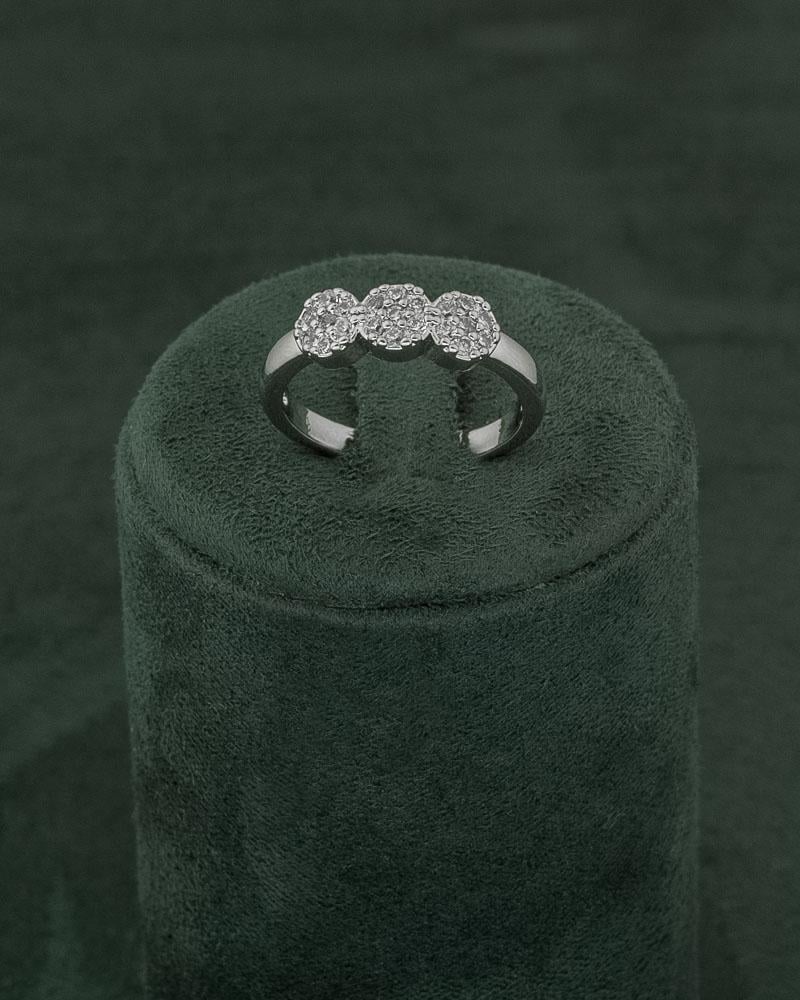 طقم زركون بتصميم عصري أنثوي