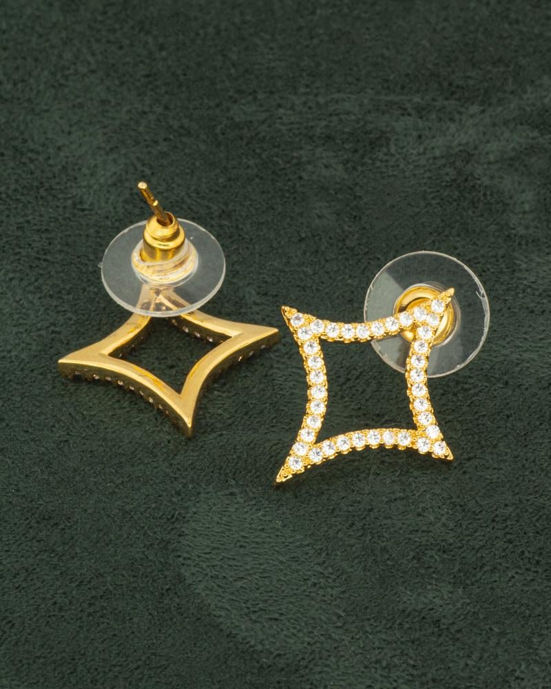 أقراط ذهبية ناعمة للنساء  بتصميم فاخر