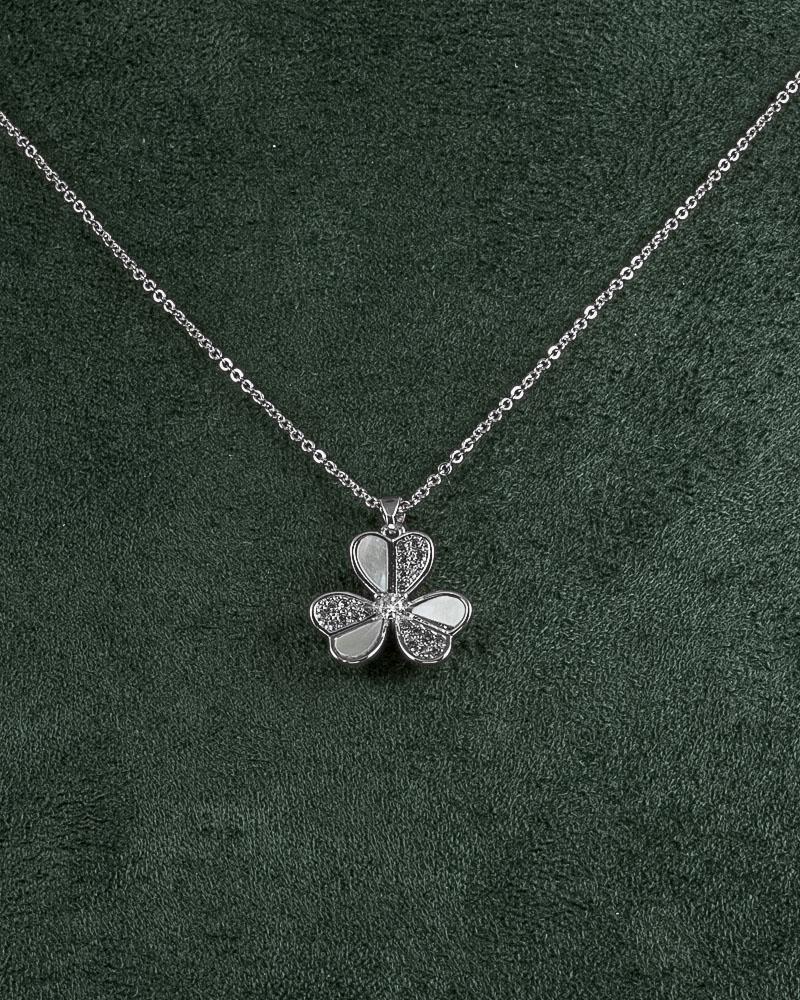 سلسال وردة فضية تصميم متألق بفصوص الزركون