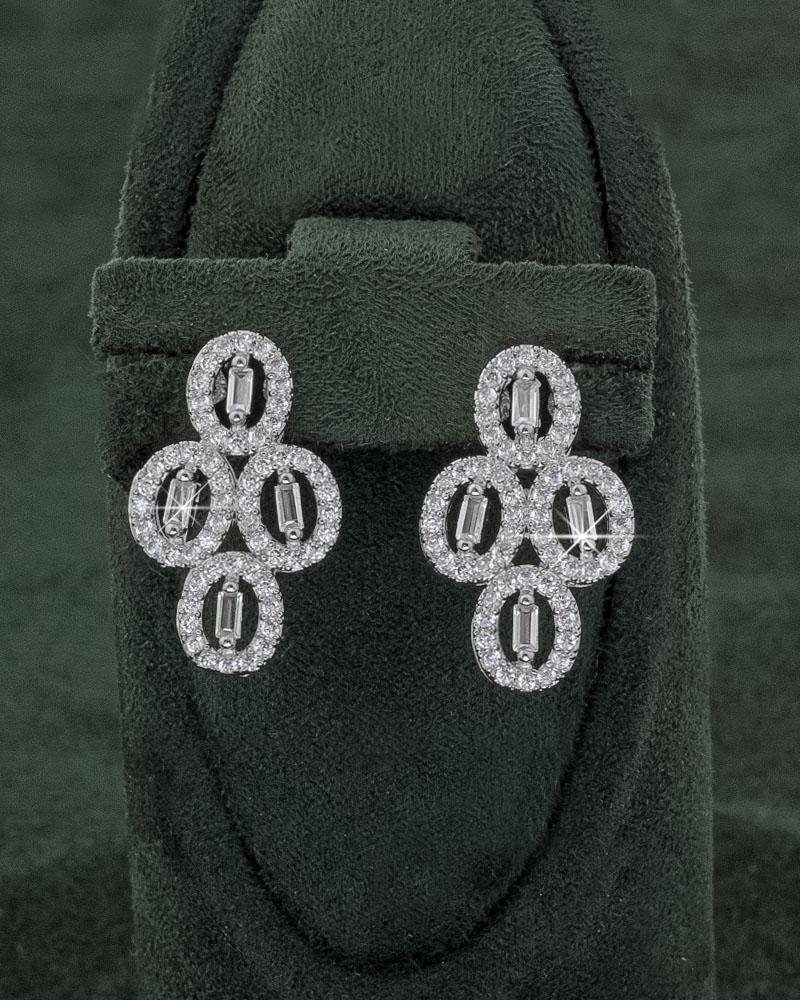 تشكيلة راقية تتكون من طقم زركون فاخر مع ساعة بتصميم أنيق