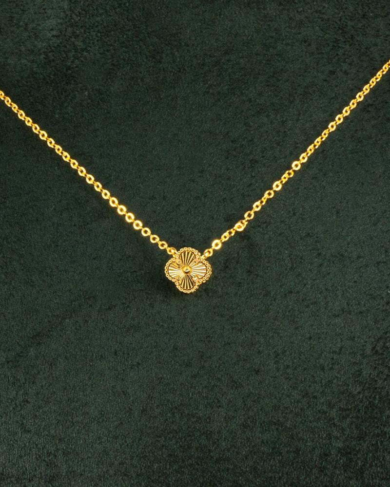 ساعة نسائية ذهبية مع طقم مجوهرات بتصميم عالمي – هدية تترك أثرها للأبد