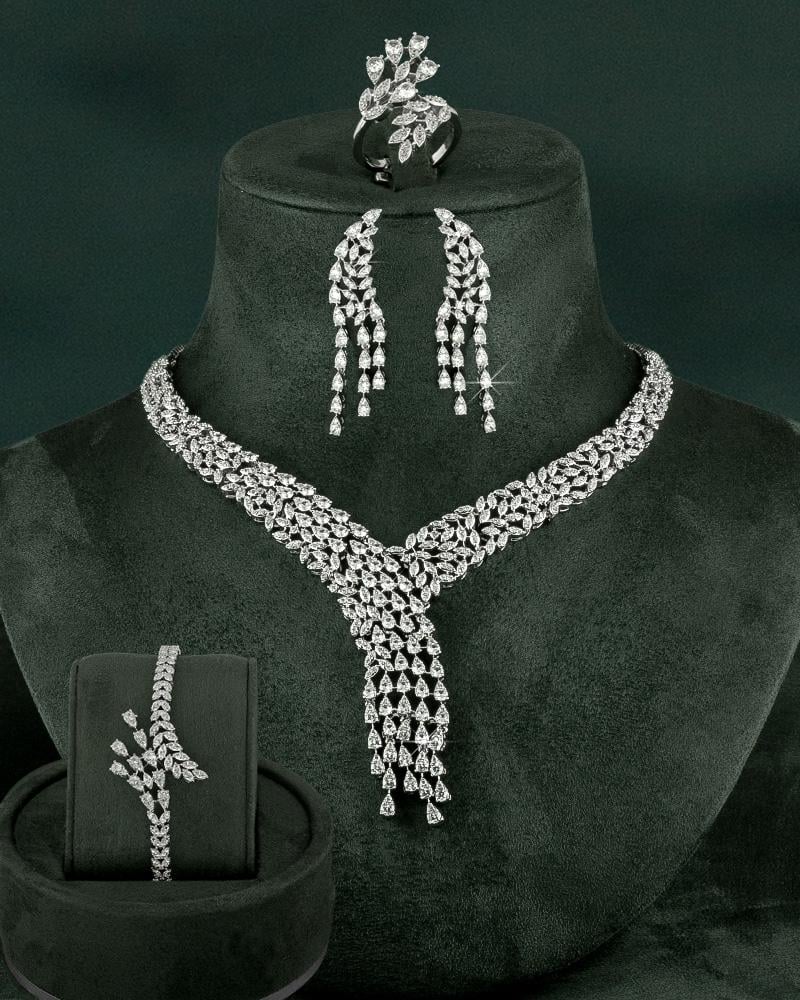 طقم زركون بتصميم الوشاح مرصع بفصوص الزركون