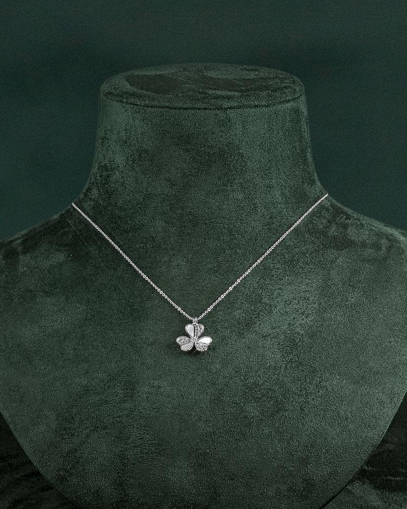 سلسال وردة فضية تصميم متألق بفصوص الزركون