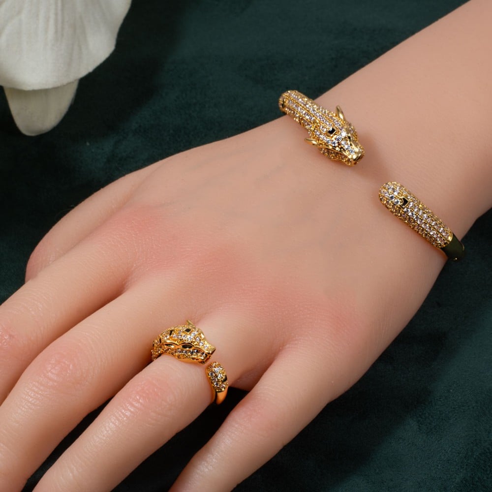 طقم اسوارة وخاتم  ذهبي بلمعة الألماس مزين بالزركون من خاتون®