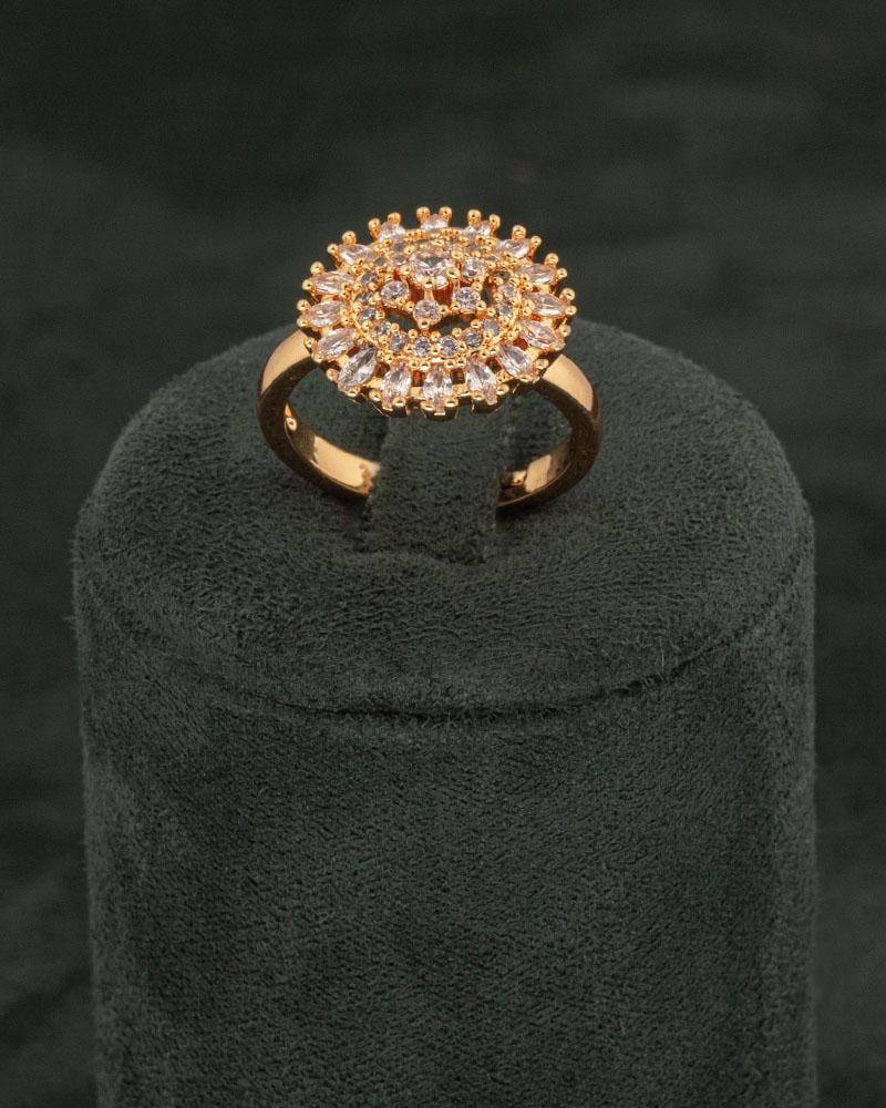 طقم مجوهرات ذهبي ناعم