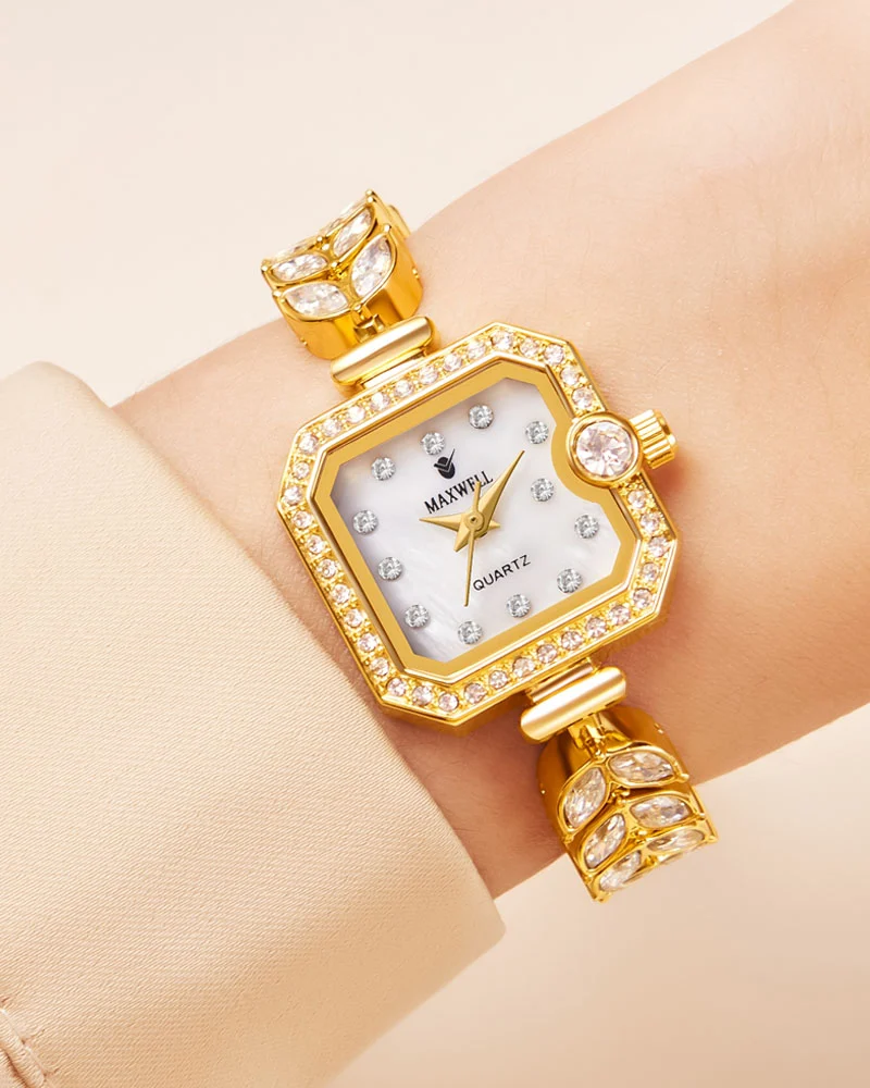ساعة نسائية مربعة لون ذهبي مينا ابيض مزينة بالزركون اللامع