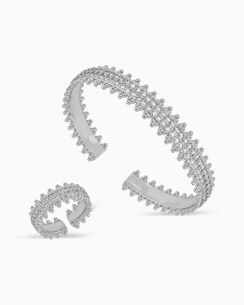 طقم اسوارة  وخاتم لون فضي مزخرف بفصوص من الزركون اللامع