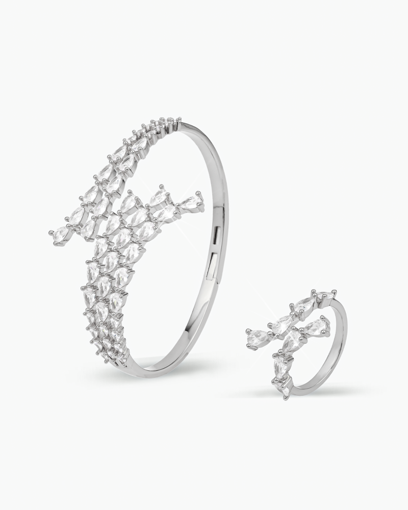 طقم اسوارة  وخاتم لون فضي مزخرف بفصوص من الزركون اللامع