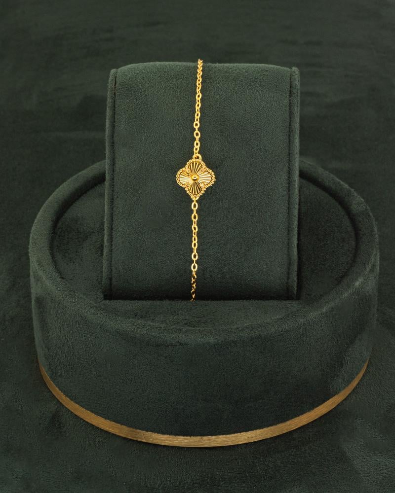 ساعة نسائية ذهبية مع طقم مجوهرات بتصميم عالمي – هدية تترك أثرها للأبد