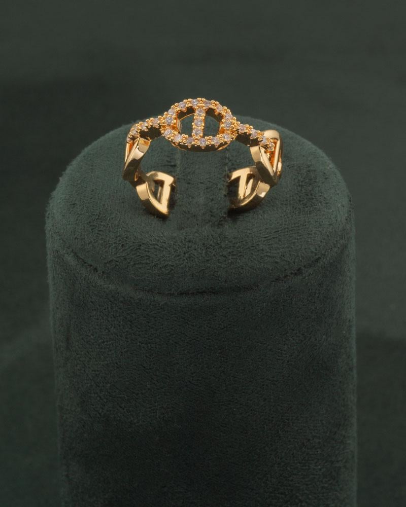 طقم اسوارة وخاتم لون ذهبي يزدان بالزركون اللامع