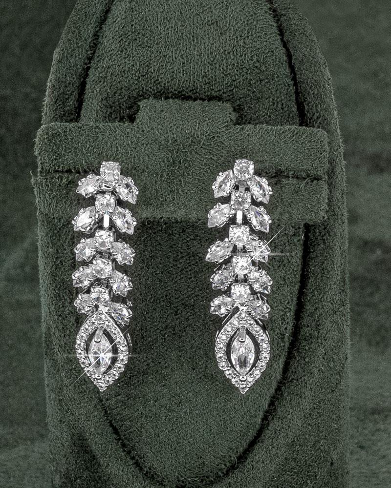 طقم اكسسوار فضي مميز بدموع الورد المرصعة بالزركون للمناسبات