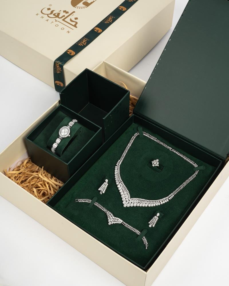 طقم مجوهرات بلمعة الألماس مع ساعة  نسائية راقية