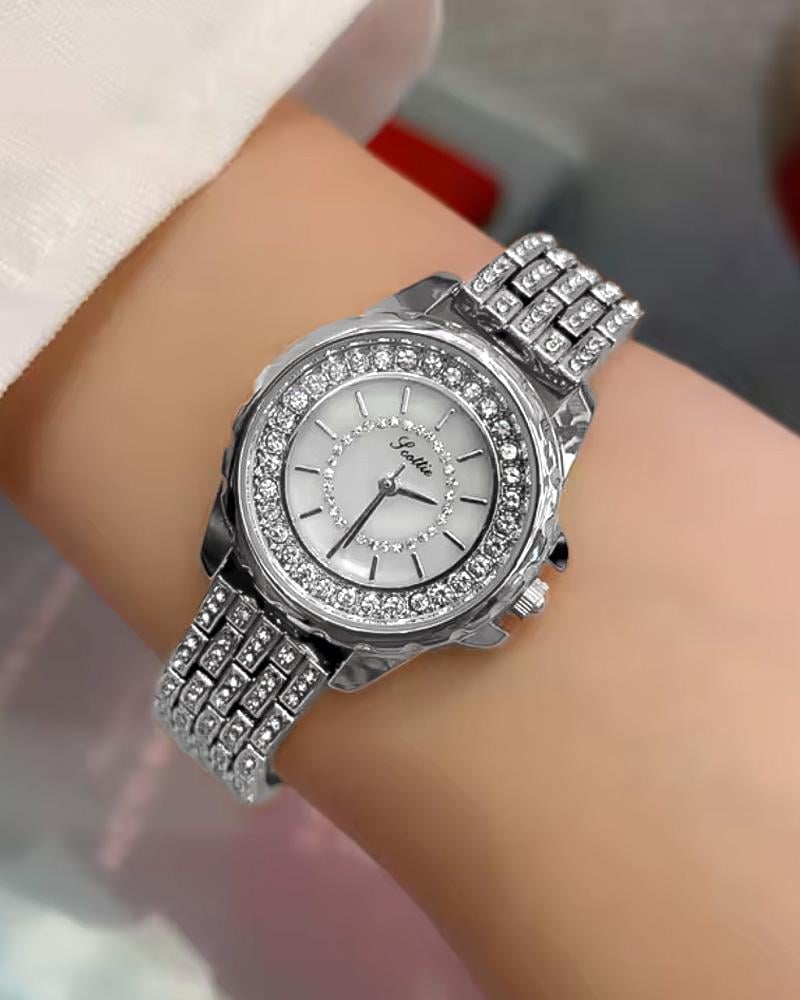 ساعة يد نسائية عصرية بتصمم كلاسيكي