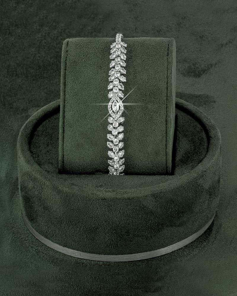 طقم اكسسوار فضي مميز بدموع الورد المرصعة بالزركون للمناسبات