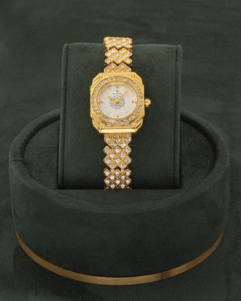 طقم مجوهرات ذهبي بلمعة الألماس مع ساعة ذهبية