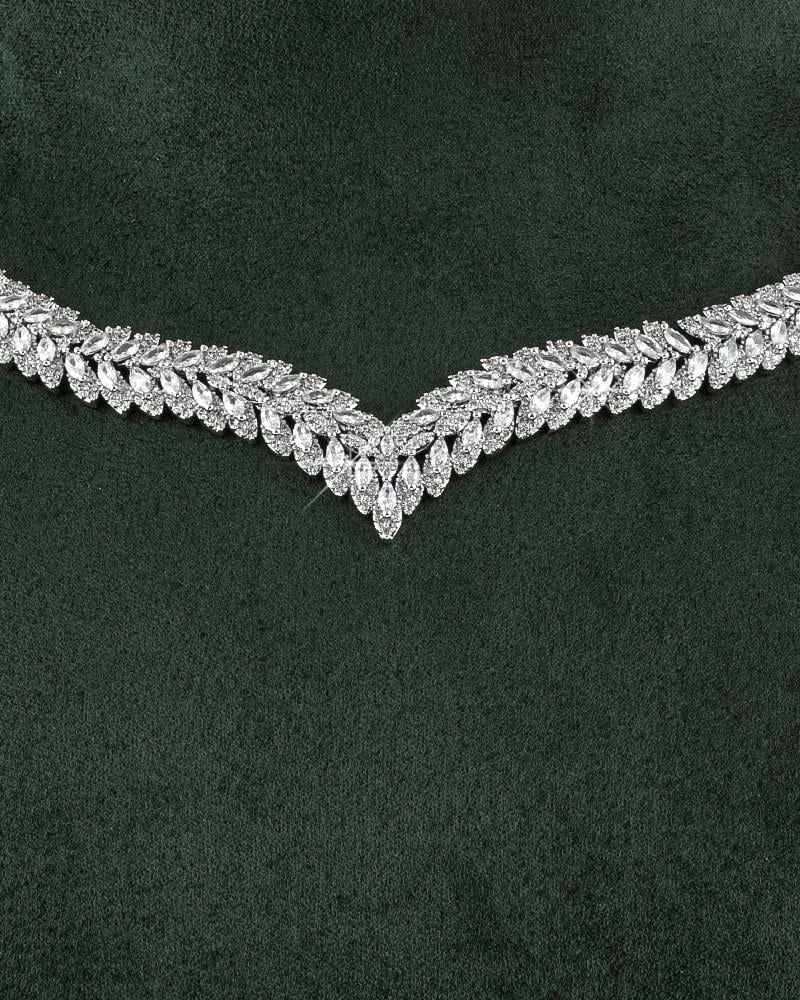 طقم زركون فاخر مزين بلمعة الألماس للمناسبات