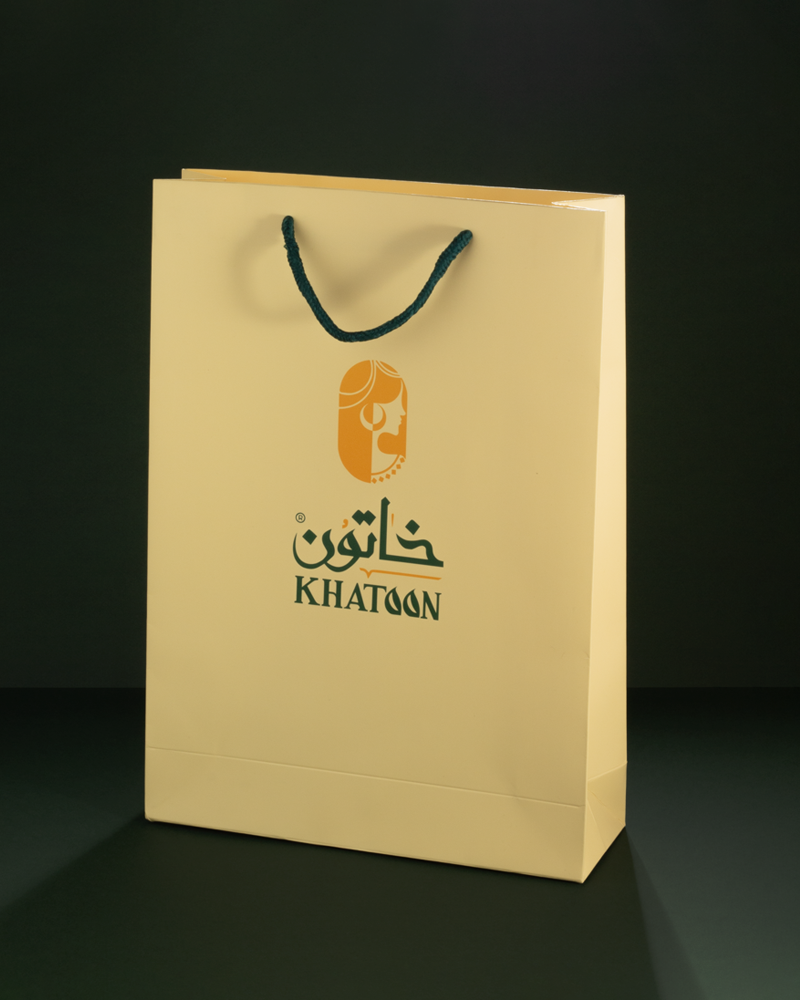 طقم مجوهرات ذهبي بلمعة الألماس مع ساعة ذهبية