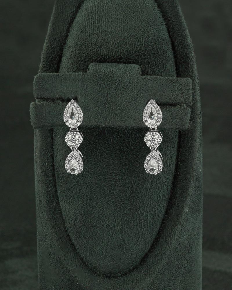 طقم شوكر نسائي مرصع بحبات الزركون الماسية