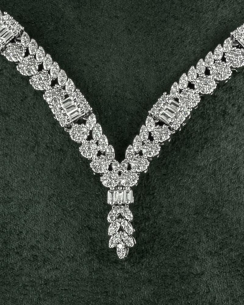 طقم اكسسوار فضي للنساء مزين بقصوص الزركون