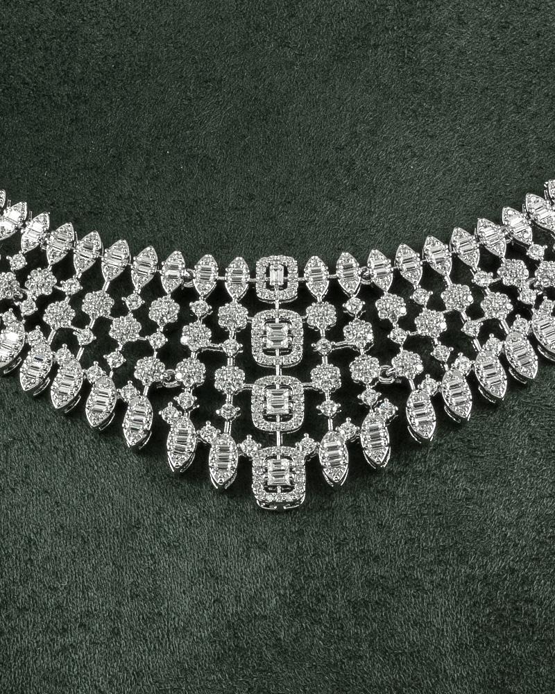 طقم نسائي فضي عريض فاخر بالزركون الفضي