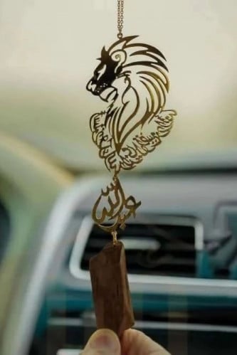 تعليقه العود بشكل الاسد